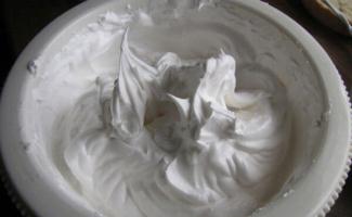 Как сделать крем для украшения торта, который держит форму