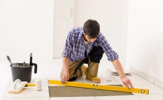Laying porcelain tiles on the floor with your own hands