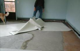 Unterlage für einen Betonboden unter Laminat: Installation, Bewertungen