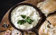 Kaymak - what is it, step-by-step recipes for making cream cheese at home with photos Creamy Kaymak