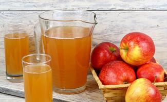 リンゴからジュースを正しく絞る方法